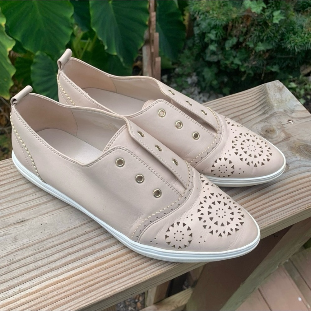 Nine West Sango Nude Blush Slip On Sneaker
Flats Pointed Toe Laser cut Size 8
